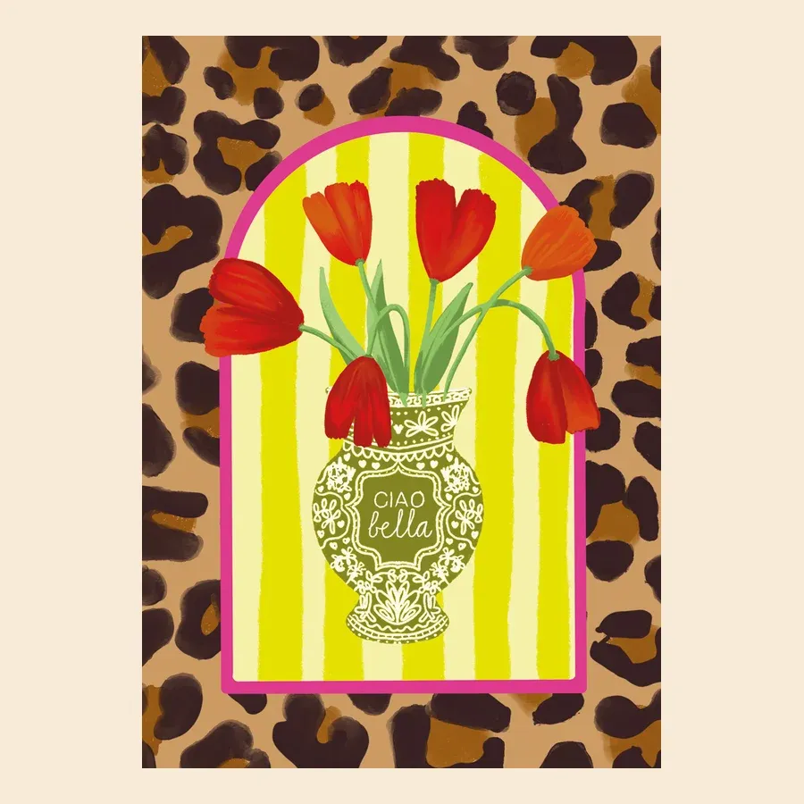 Wenskaart: artistieke illustratie van rode tulpen in een vaas, met 'Ciao bella' tekst, luipaardprint - TanteTrendy